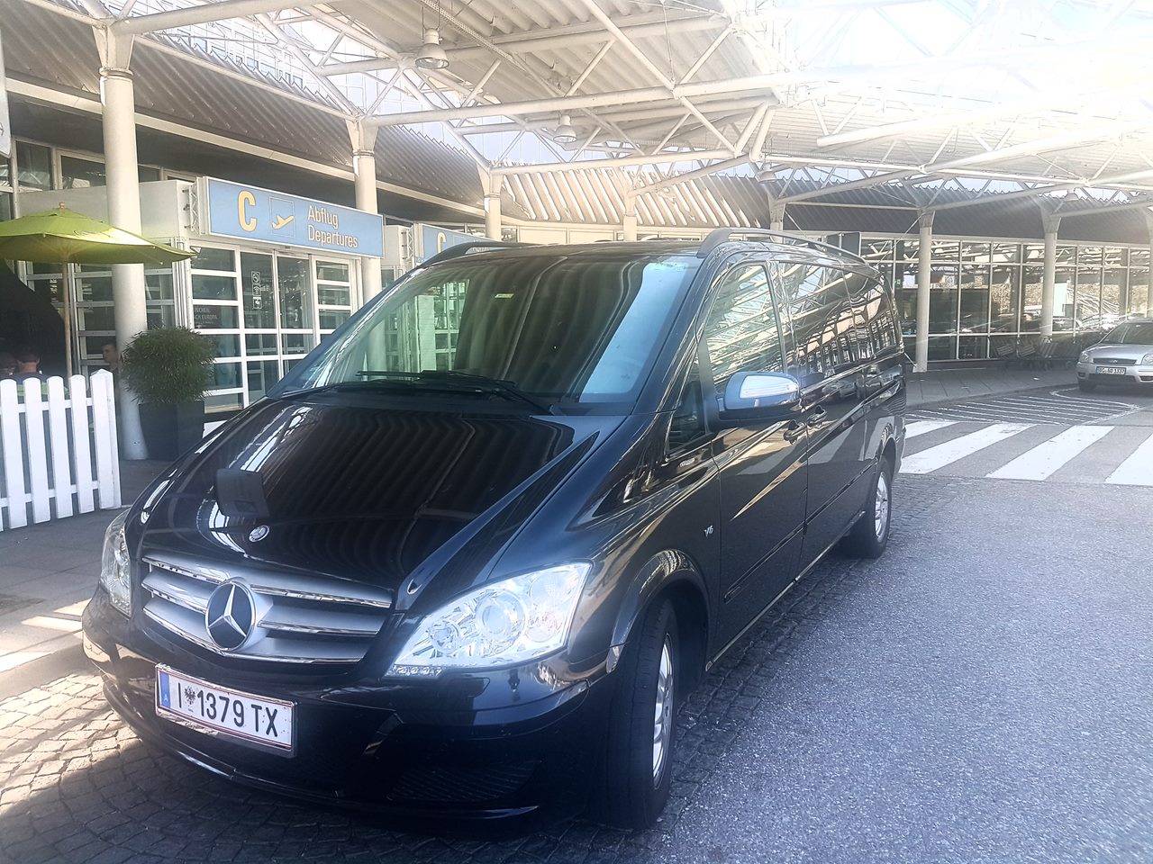 TAXI TRANSFERS FROM INNSBRUCK AIRPORT TO OBERGURGL